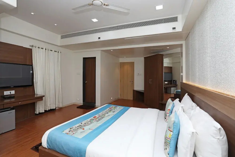 OYO 10672 Hotel Riviera