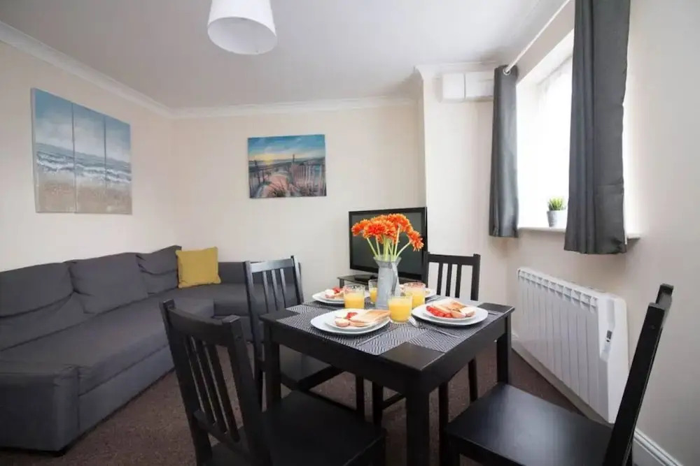 Stayzo Penthouse Accommodation 2- Premier Lodge