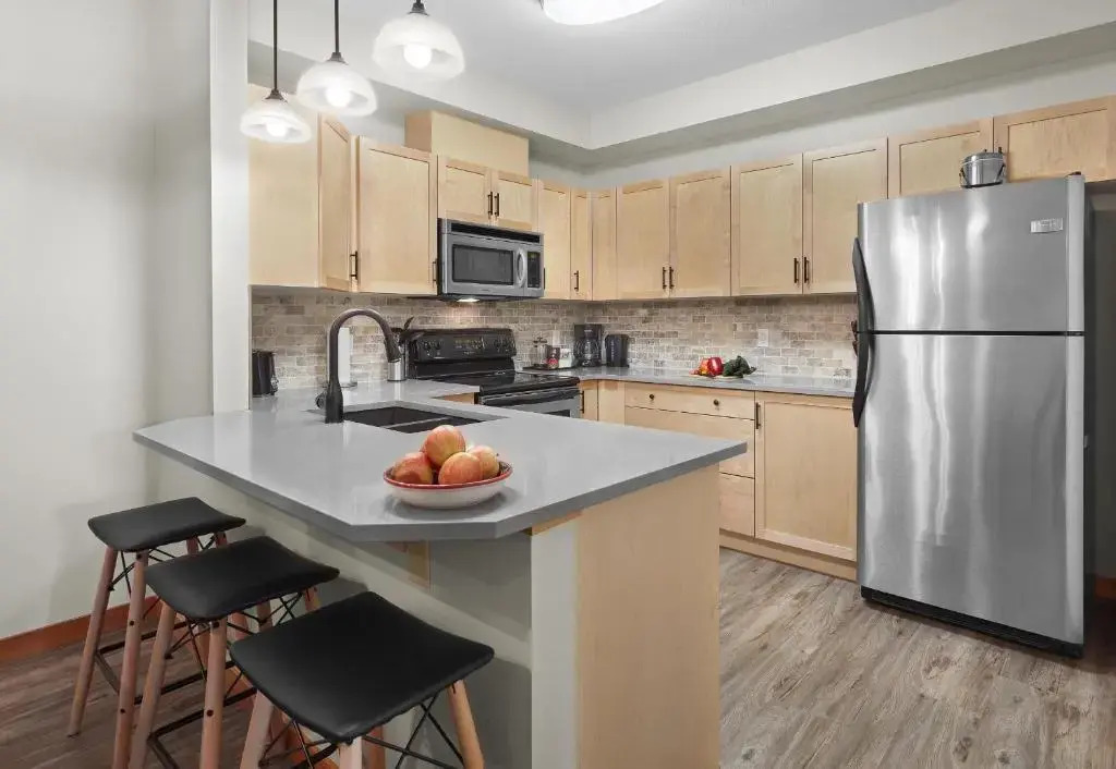 Newly Renovated Grizzly Lodge, Spacious 3BR 2BA with open pool, hot tub
