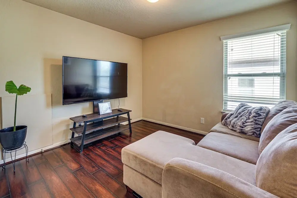 Family Home: Cook, Create & Unwind Near Lackland