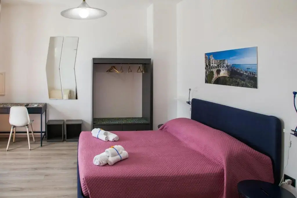 5 bedrooms house at Fontane Bianche 400 m away from the beach with sea view enclosed garden and wifi