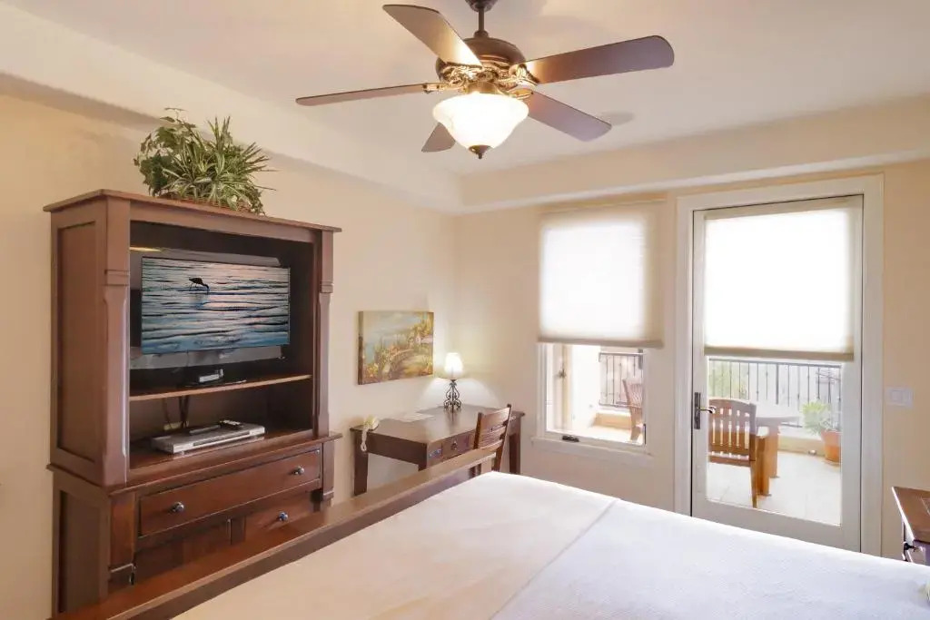 Valentina #203 3 Bedroom Condo by Redawning