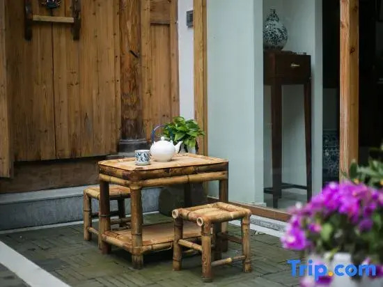 Jingdezhen Porcelain Amendment Technique Guesthouse