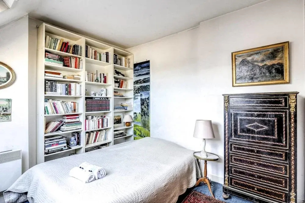 Rustic 3-bdr Family Apartment in Canal St. Martin