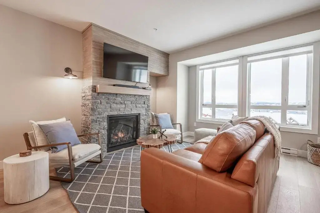 Grizzly Ridge Getaway Brand New, Hot Tub, Sleeps 11