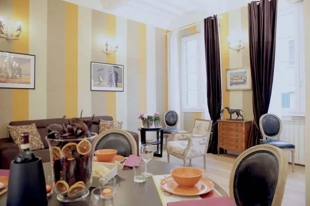 Elegant and Cozy City Center for 5 - Two Bedroom Apartment, Sleeps 5