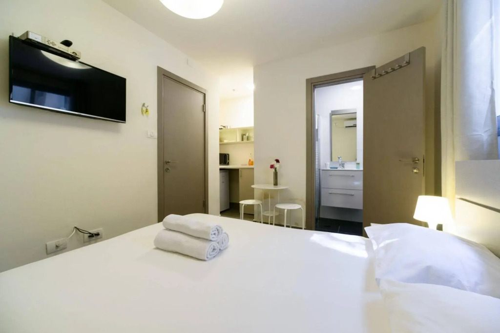 Dizengoff Inn Apartments