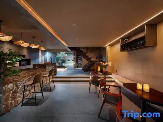 Hua Zhu · Stylist Art Accommodation