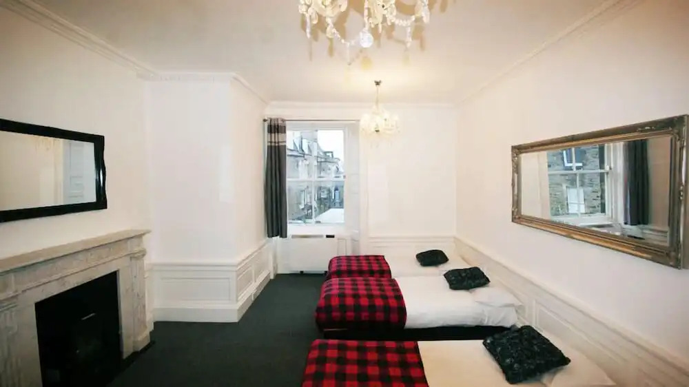 Edinburgh Princes Street Top Floor Apt