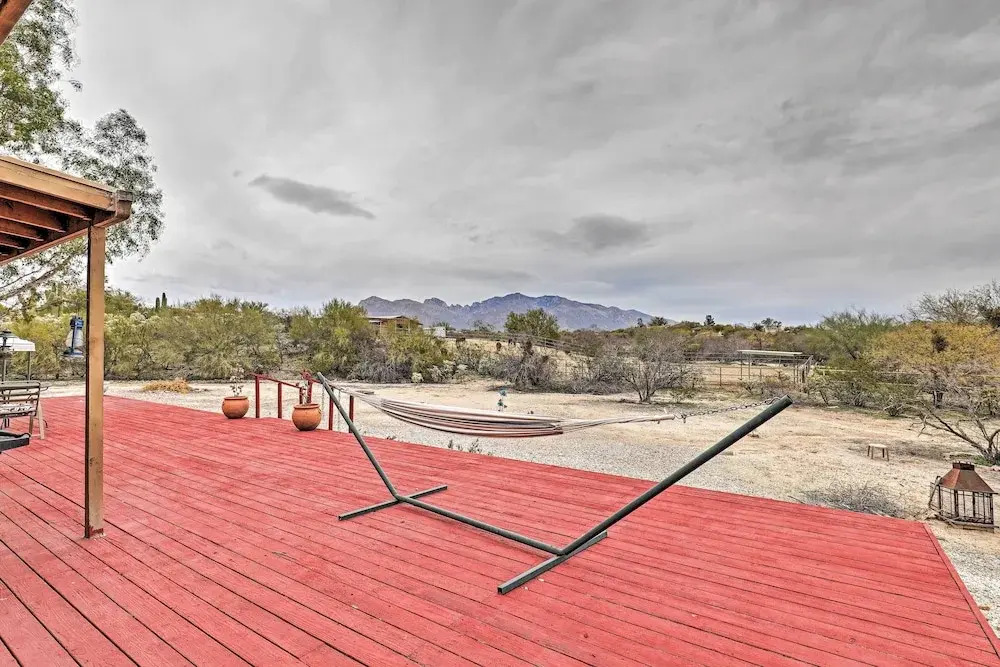 Mountain-view Retreat w/ Modern Interior & Kitchen