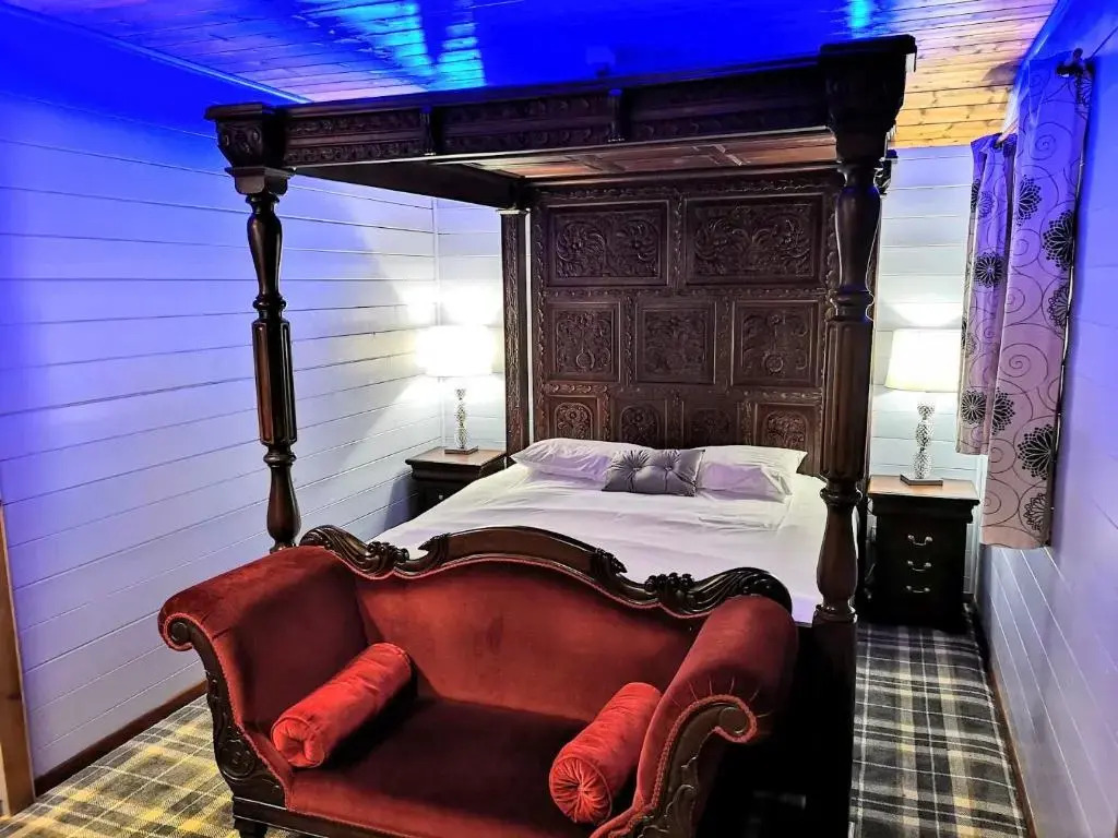 Magpie 5 Hot Tub HuntersMoon-Warminster-Bath-Wiltshire