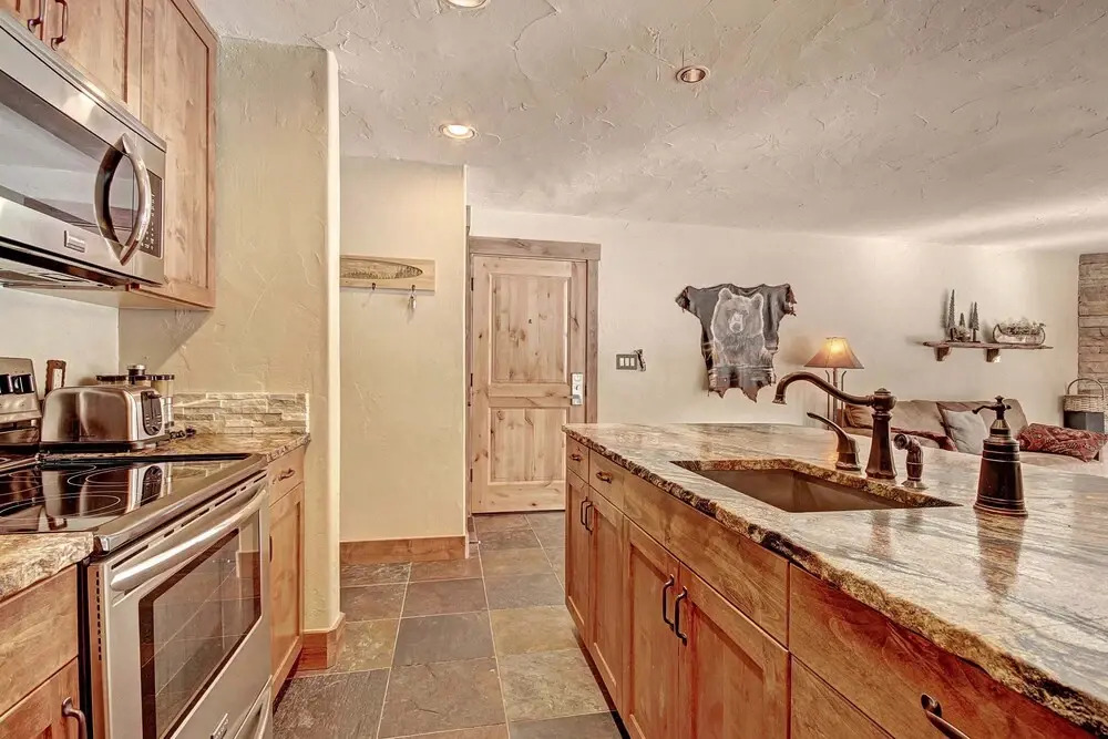 1710 The Willows 1 Bedroom Condo by RedAwning
