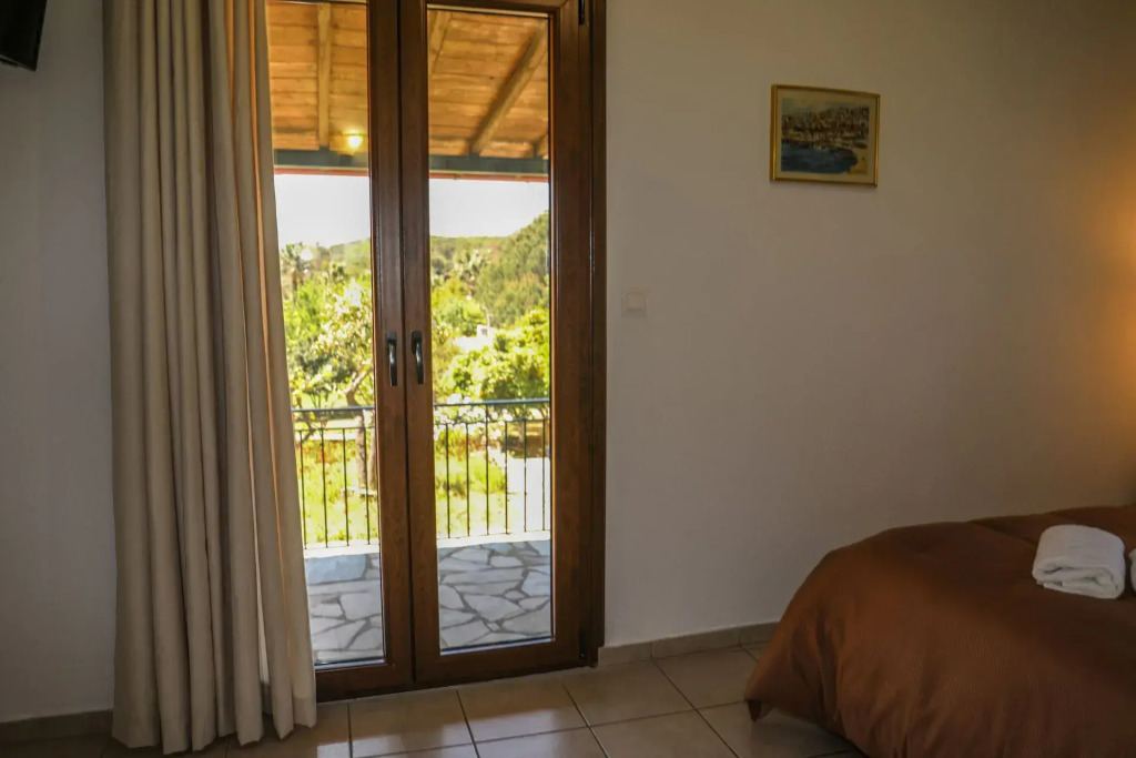 Sunset Studios & Apartments