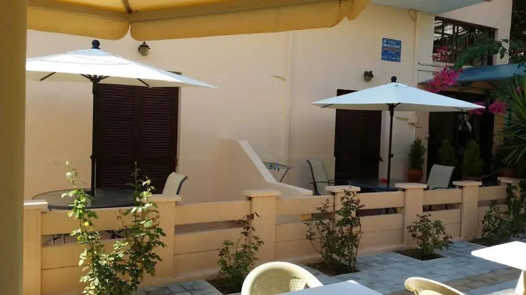 Alexandros Studios & Apartments