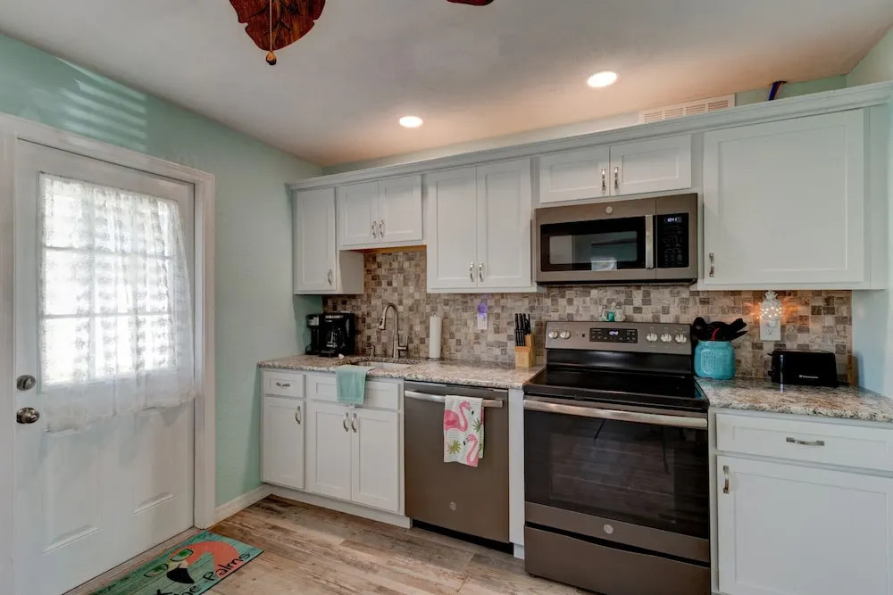 Tropical Retreat, Updated Private Home With Wifi