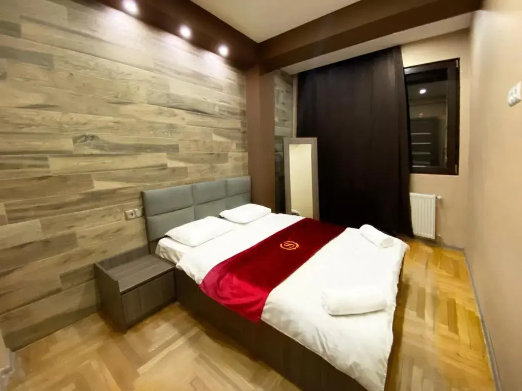 Luxury 4-Bedroom Apartment In The Center