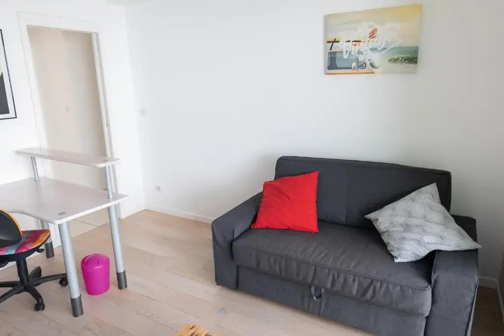 Plaisant villa with pool, close to the beach