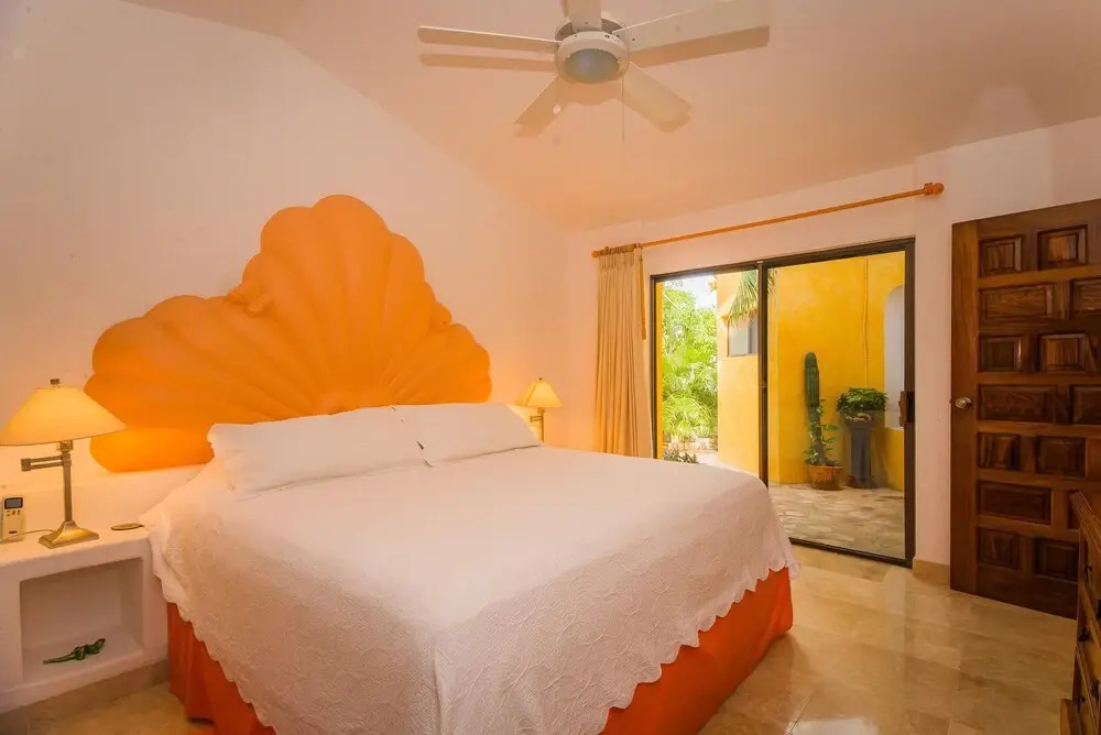 Walk to Cabo Marina & Downtown: Villa Mira Flores