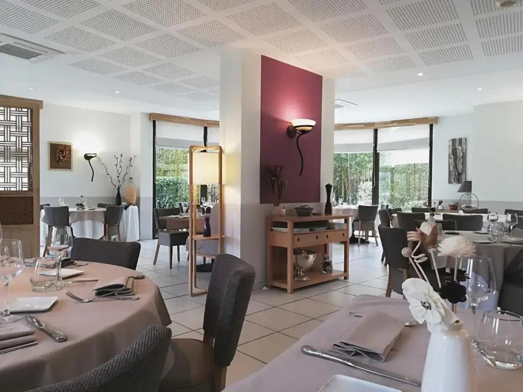 Logis Hotel Restaurant lOrée Des Bois