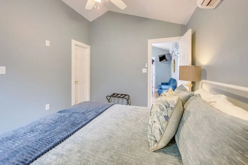 Half-mi to Dtwn: New Cottage in Jefferson!