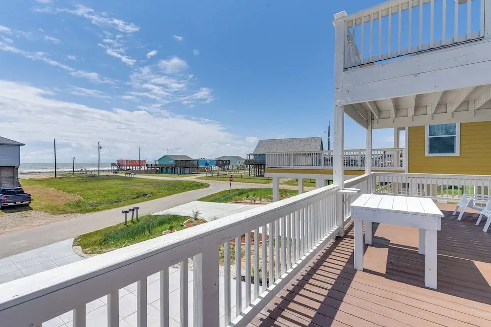 Walk to Shore: Freeport Beach House w/ Grill