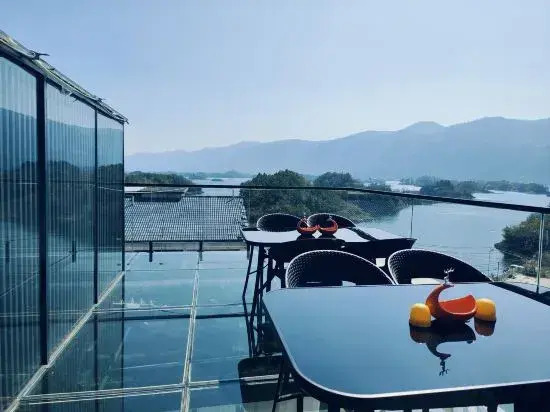 Xiandao Lake Four Seasons Lakeside Hotel (Sky City Scenic Area)