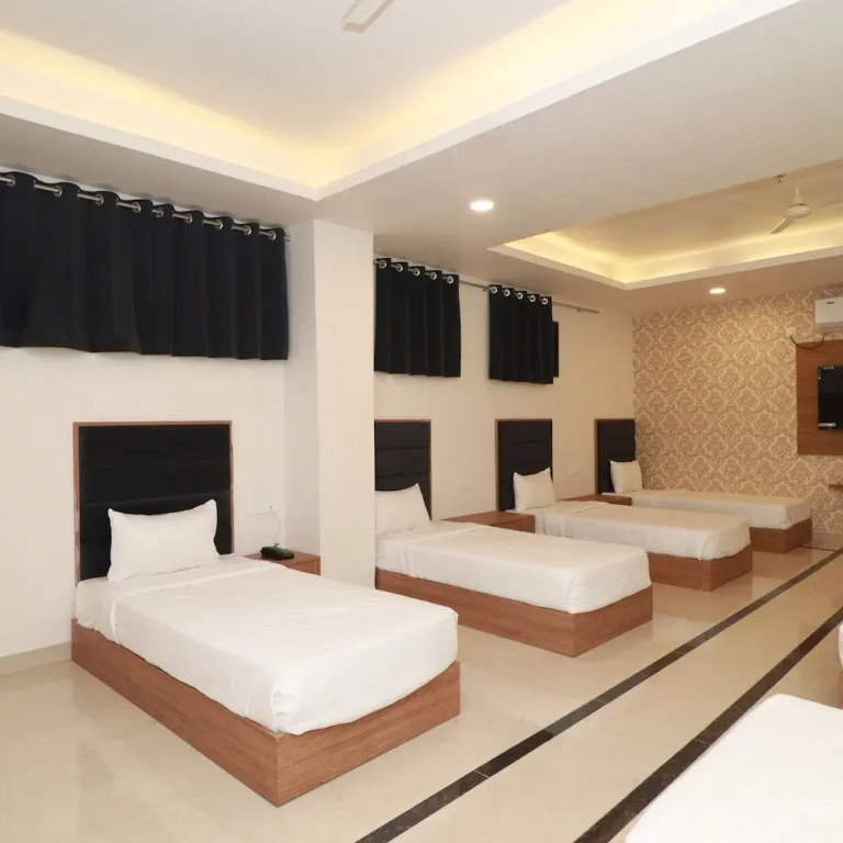 7 VACHAN LAWNS AND BANQUET