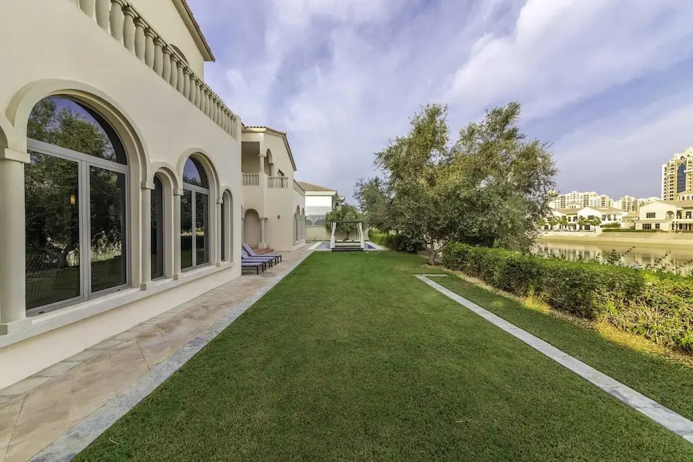 Maison Privee - Private Pool & Beach Access Villa with Cinematic Vws