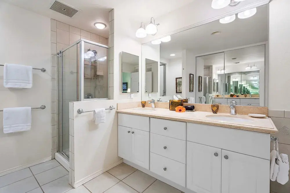 Spacious Townhome - Close to Beaches & Shopping! - Vrkcv