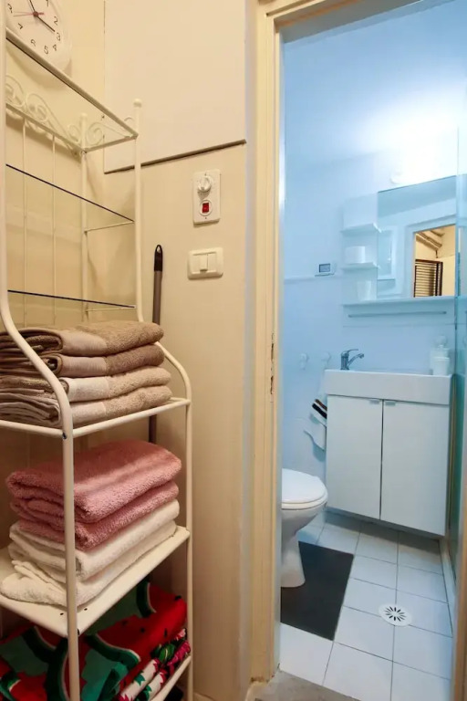 Modern Central Studio 5 min to Beach