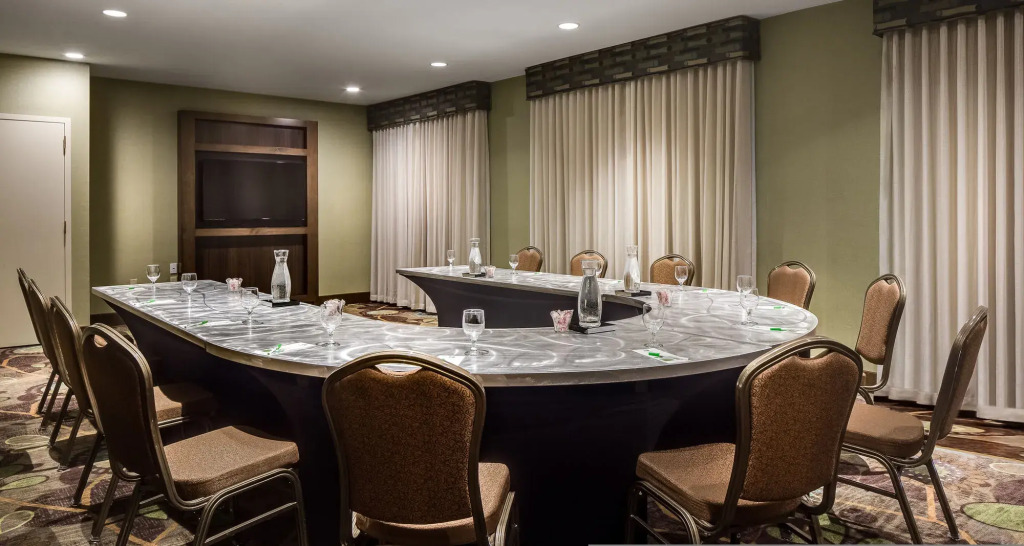 Holiday Inn Hotel & Suites Overland Park-West by IHG