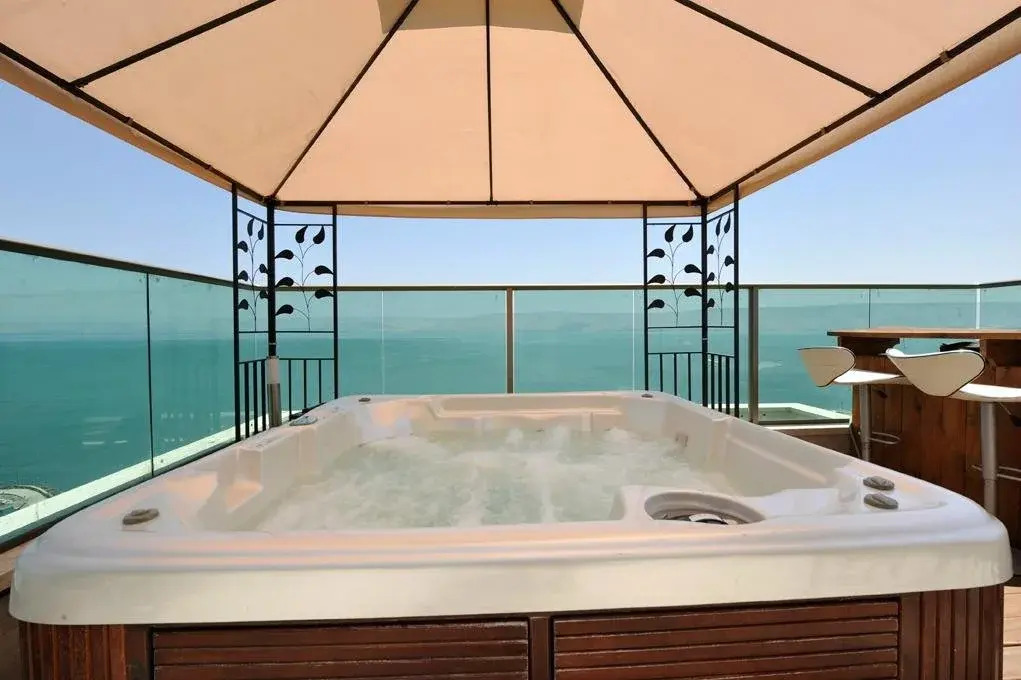 the royal lake views