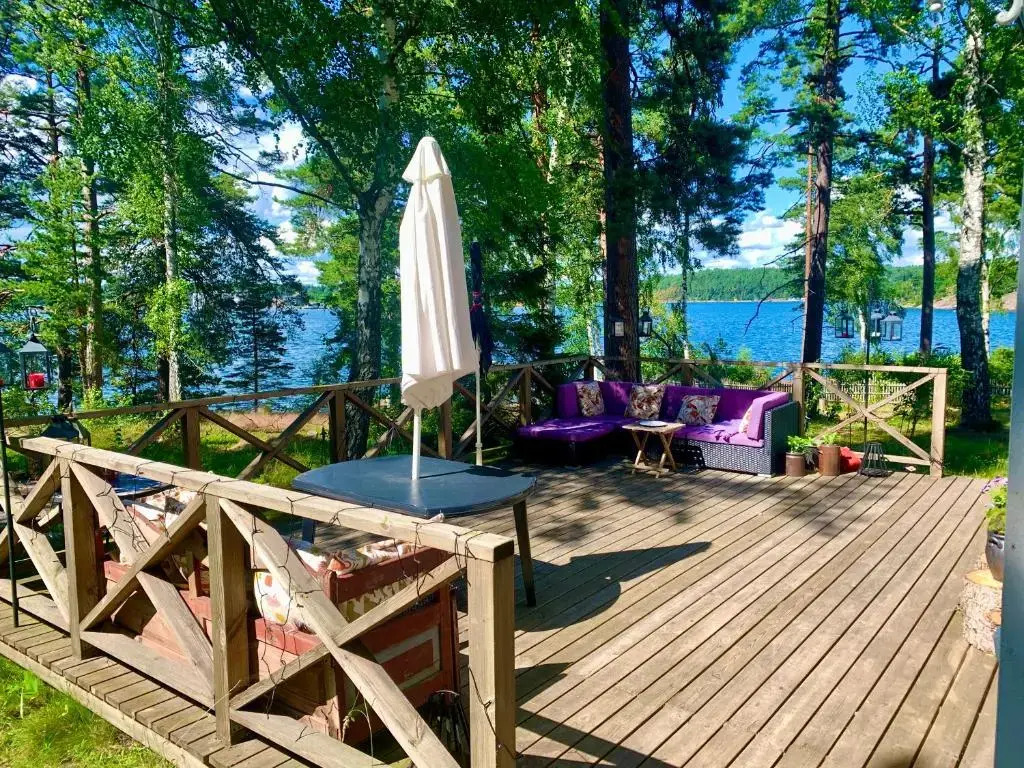 Charmig stuga av rustik stil i Stockholms område