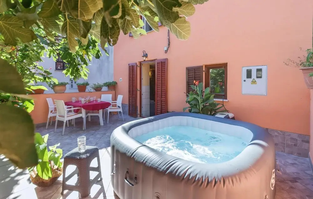 Two-Bedroom Holiday Home In Pula