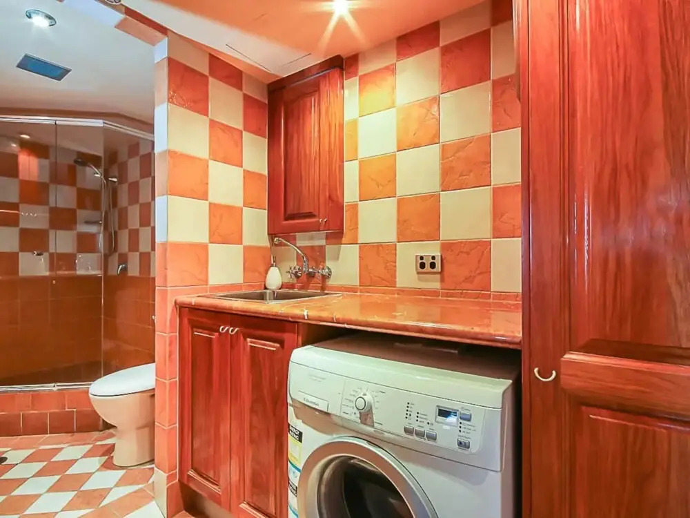Spacious 2 Bedroom Apartment With Panoramic Views