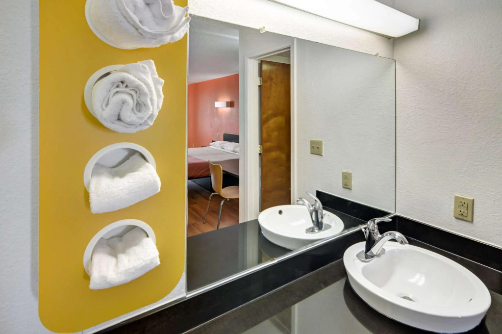 Motel 6-Lindale, TX