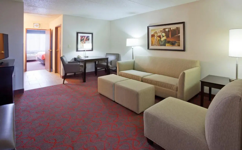 Holiday Inn Express & Suites Bloomington West by IHG
