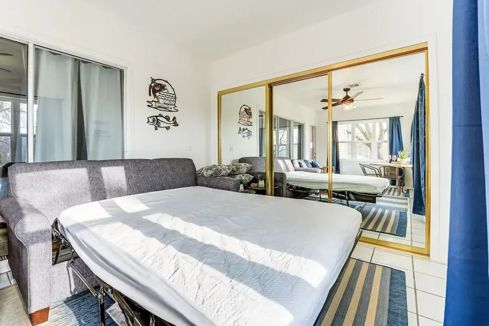 Sunroom, Fireplace: Lakefront Branson Condo