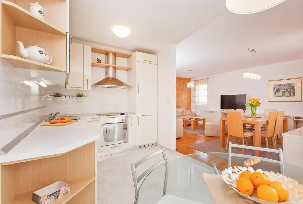 Comfortable Apartment Laura Lapad with garage