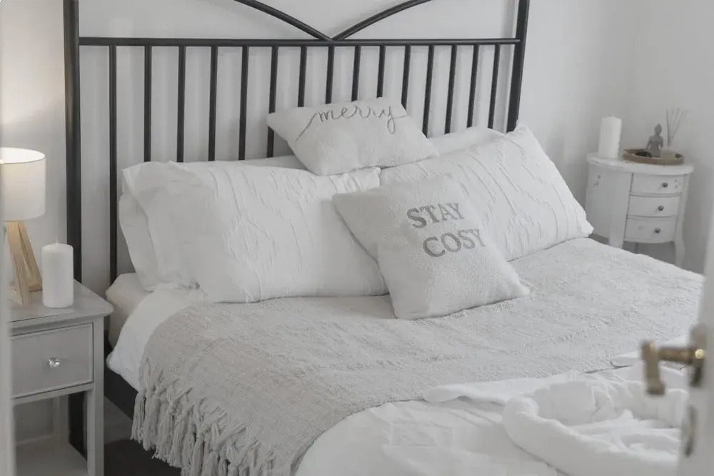 Cozy Edinburgh 2BR With CAR Parking