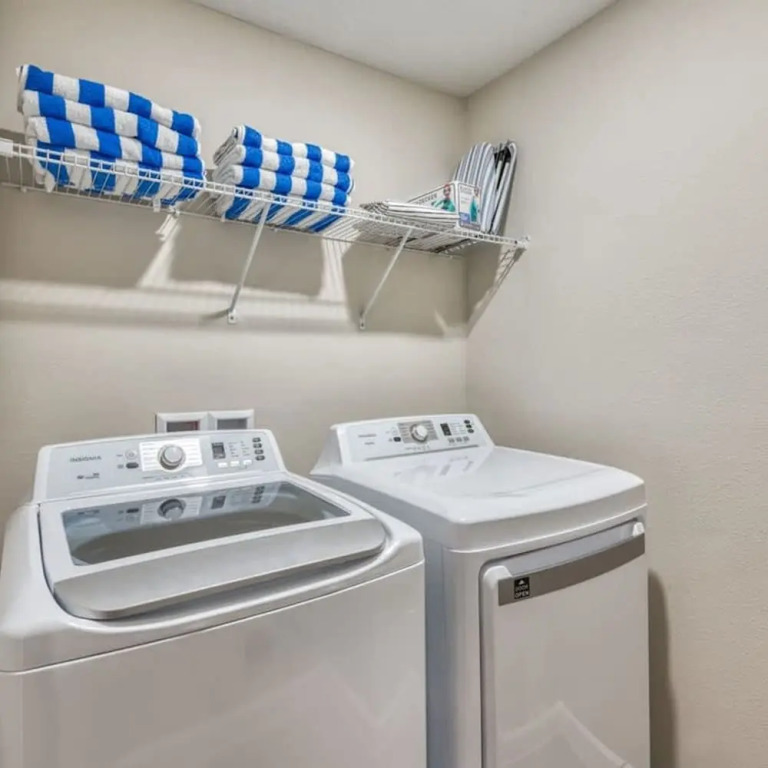 Super Spacious Near Disney With Private Pool