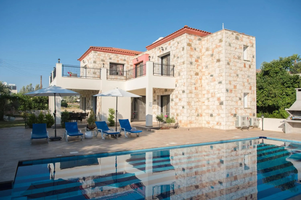 Serenity Villa with Private Pool - 200m to Sea or Beach