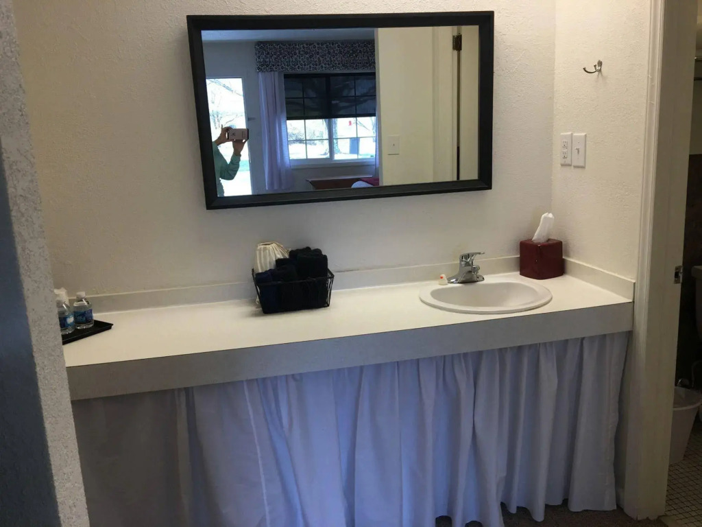 Cardinal Inn