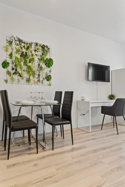 AQUARIUS: Upscale Flat in the Heart of Bucharest
