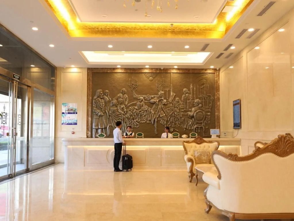 Vienna Classic Hotel (Qilu shoe city zoo store)