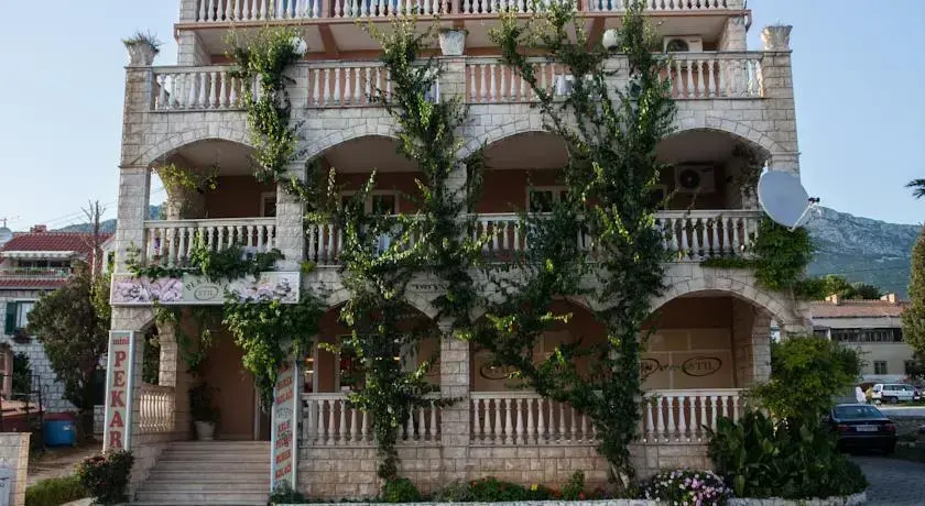 Angolo Apartments