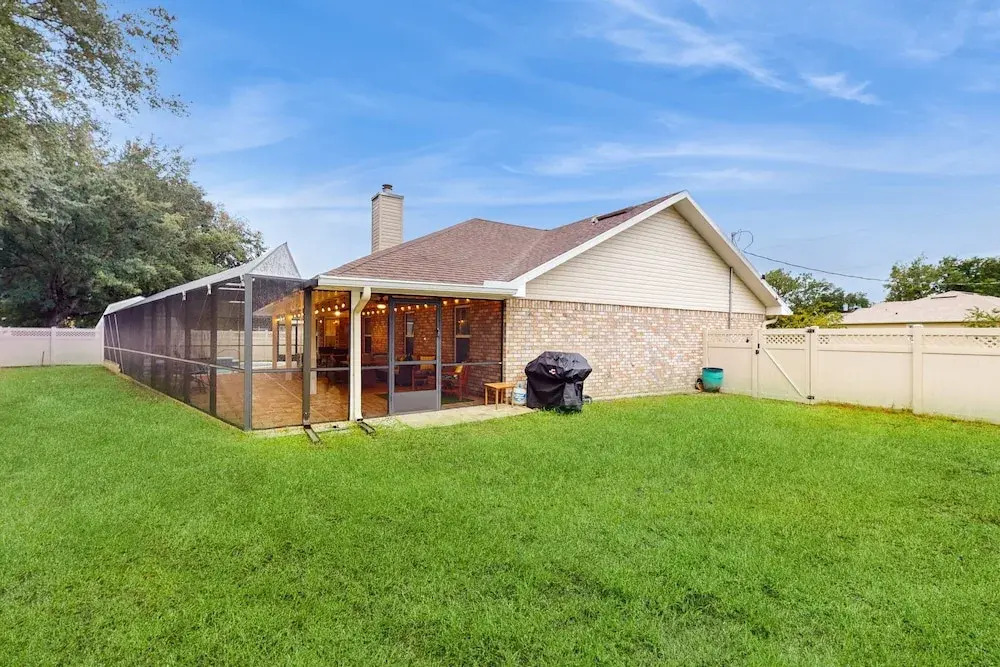 Spacious Home With Private Pool,spa, Gas Grill and Patio