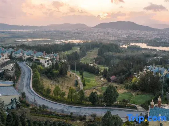 Tengchong Ruili Hot Spring Scenic Hotel
