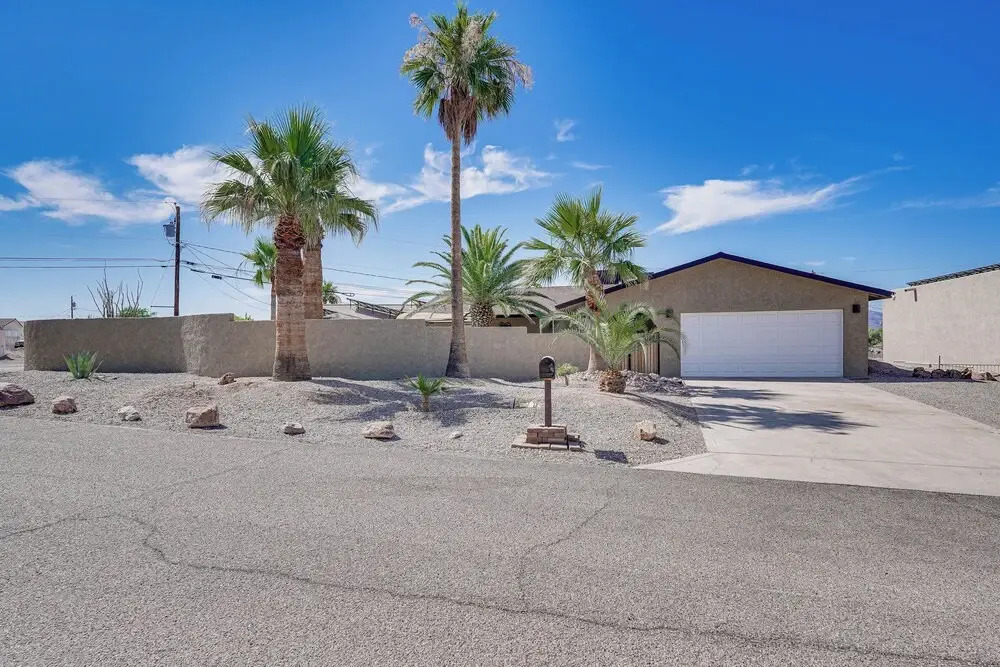 5 Mi to Beach: Poolside Paradise in Lake Havasu!