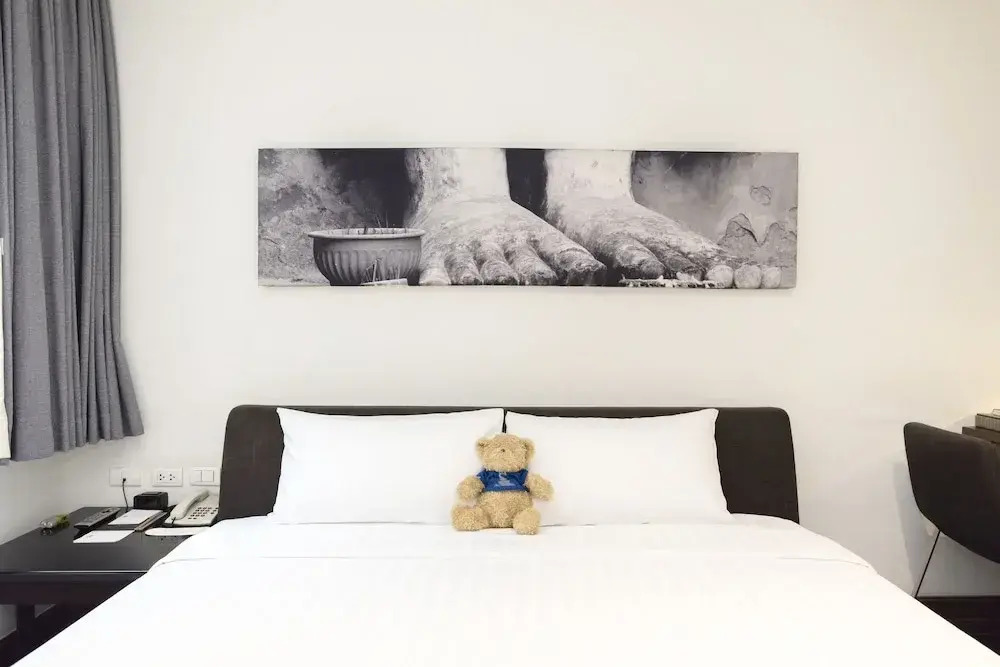 Silver Living Phrom Phong by Favstay